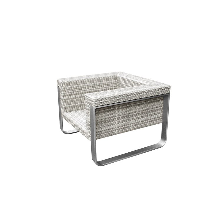 Góc nhìn chéo ghế đơn sofa sân vườn nhựa giả mây, khung nhôm chắc chắn