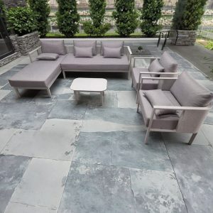 Bộ sofa ngoài trời hiện đại góc L, nệm dày, khung nhôm trắng, bàn trà nhỏ