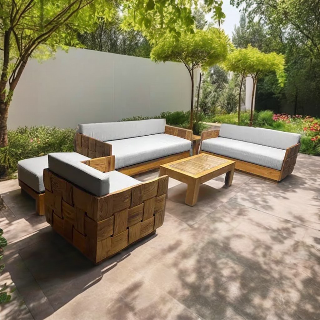 Bộ ghế sofa sân vườn gỗ đặc, nệm ghi, phù hợp sân vườn biệt thự