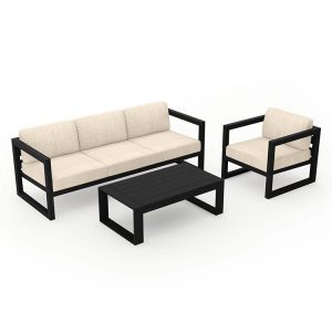 Bộ sofa sân vườn khung nhôm đen, nệm màu kem, gồm 1 sofa 3 chỗ, 1 ghế đơn và 1 bàn trà, nền trắng nổi bật
