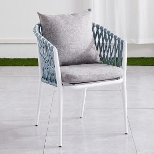 Ghế ngoài trời khung nhôm trắng, dây rope xanh, nệm vải xám