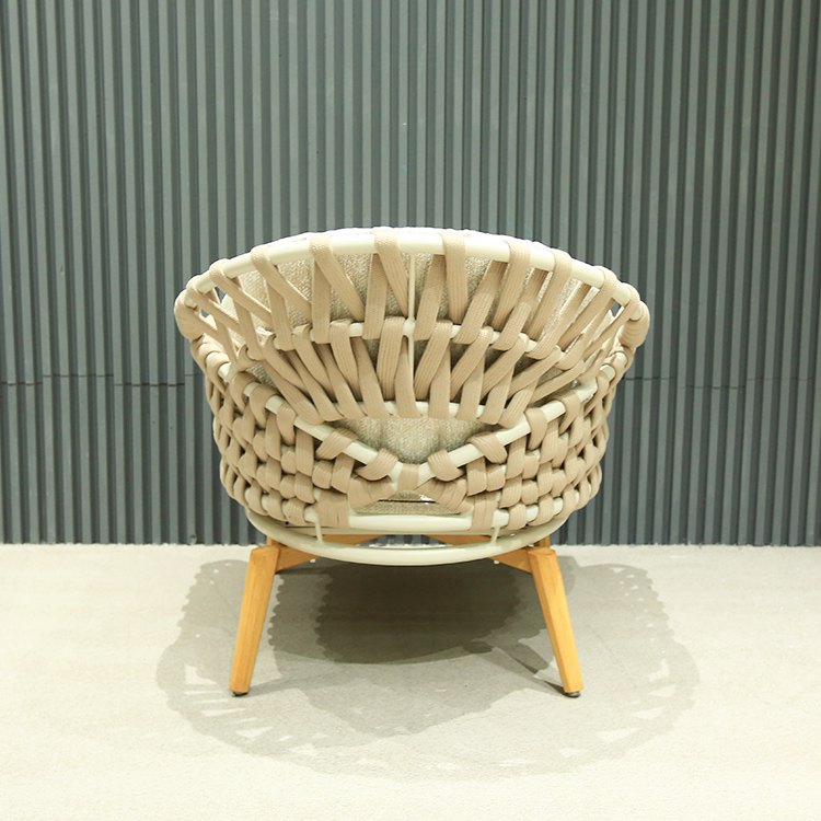 Mặt sau ghế đơn sofa sân vườn đan dây rope bản lớn, khung nhôm chắc chắn