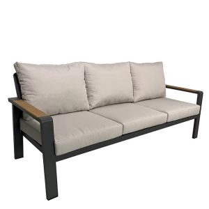 Sofa 3 chỗ ngoài trời, khung nhôm sơn tĩnh điện, nệm ghi sáng, tay vịn gỗ