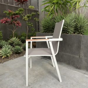 Ghế cafe sân vườn khung trắng, vải lưới ghi, tay vịn điểm gỗ sang trọng