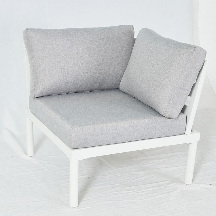 Ghế góc sofa ngoài trời, nệm dày màu ghi, khung nhôm trắng