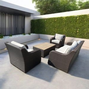 Sofa giả mây ngoài trời, thiết kế hiện đại, nệm sáng màu, đặt sân vườn xanh mát