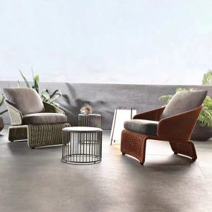 Bộ 2 ghế đơn dây rope phối màu, nệm xám, bàn trà tròn kim loại, không gian ngoài trời sang trọng