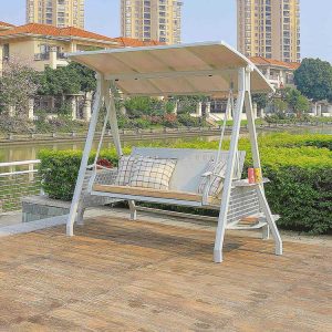 Xích đu ngoài trời 3 chỗ, lưng ghế hoa văn, nệm be và gối caro, khung trắng, có kệ để đồ hai bên