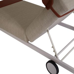 Cận cảnh khung nhôm sơn tĩnh điện và bánh xe di chuyển của ghế tắm nắng ngoài trời