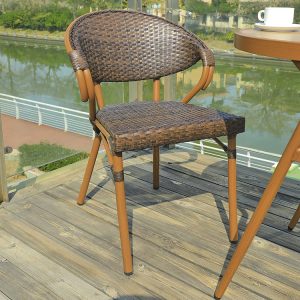 Ghế sân vườn nhôm giả gỗ đan mây, tựa lưng cong thoải mái