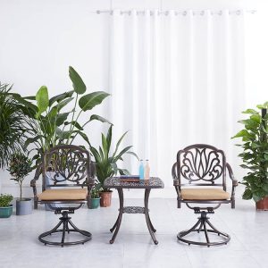 Bộ bàn ghế ngoài trời nhôm đúc 3 món, phối cảnh thực tế với cây xanh