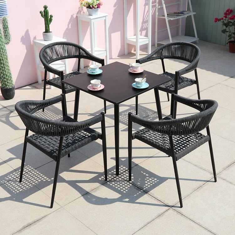 Bộ bàn ghế ngoài trời 4 ghế dây rope, bàn vuông đen, phong cách hiện đại trẻ trung