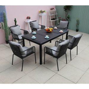 Bộ bàn ghế sân vườn 7 món, phối cảnh ngoài trời, nệm tựa dày dặn