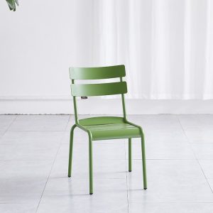 Ghế nhôm sân vườn màu xanh lá, thiết kế đơn giản, phù hợp ngoài trời