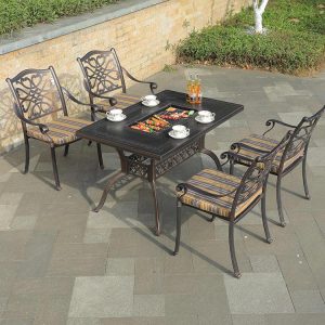 Bộ bàn ghế ngoài trời 4 ghế, bàn nhôm đúc tích hợp bếp nướng BBQ, nệm sọc vàng nâu