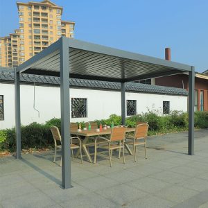 Bộ pergola nhôm lắp đặt sát tường, bàn ghế ăn ngoài trời phong cách hiện đại