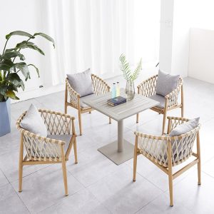 Bộ bàn ghế sân vườn giả gỗ đan dây chéo, nệm màu ghi sang trọng