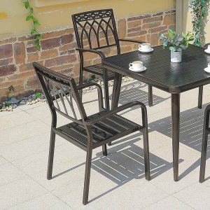 Cận cảnh ghế nhôm đúc hoa văn đẹp mắt, chắc chắn