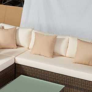 Góc nhìn gần phần tựa lưng và gối sofa sân vườn nhựa giả mây