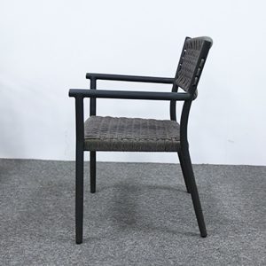Ảnh chụp ngang ghế sân vườn khung nhôm đan dây ngoài trời