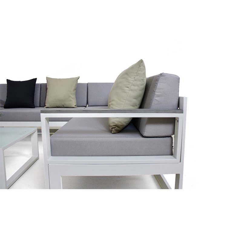 Cận cảnh khung nhôm sơn tĩnh điện và nệm dày của sofa sân vườn góc L
