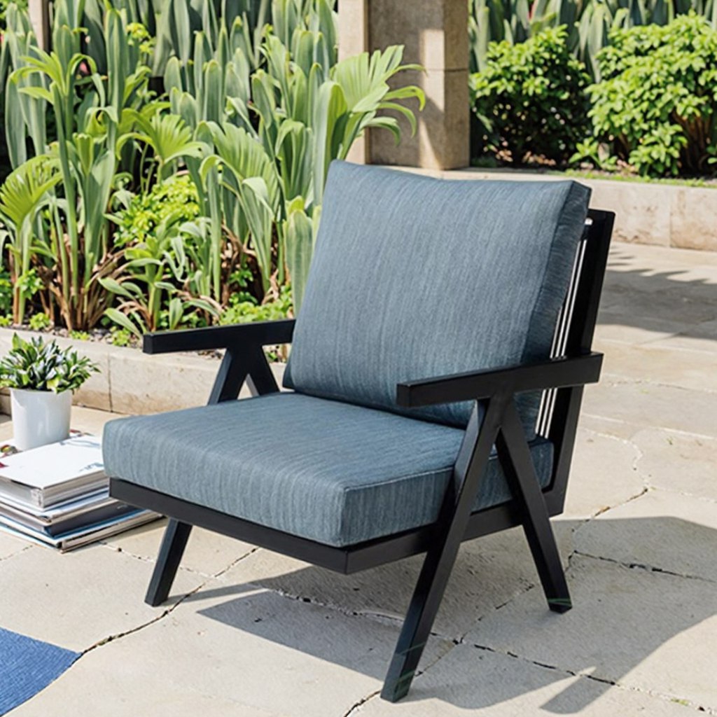 Ghế đơn sofa ngoài trời khung nhôm, nệm dày, tựa lưng dây dù, phong cách hiện đại