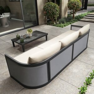 Mặt sau sofa ngoài trời nhôm, thiết kế bo cong, bàn trà mặt nan