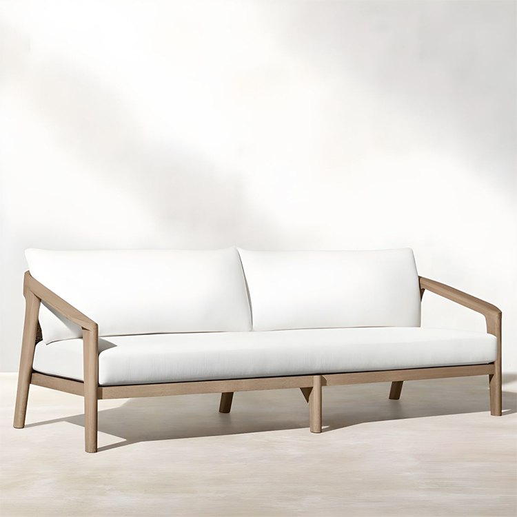 Sofa đôi ngoài trời khung gỗ, nệm trắng, thiết kế tối giản sang trọng