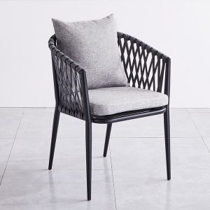 Ghế sân vườn khung nhôm đen, dây rope đen, nệm vải xám