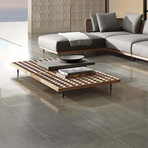 Cận cảnh bàn trà gỗ teak nan phong cách hiện đại, phù hợp sân vườn