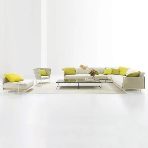Bộ sofa sân vườn hiện đại gồm sofa góc L, ghế đơn dây đan, bàn trà mặt kính, gối tựa nhiều màu