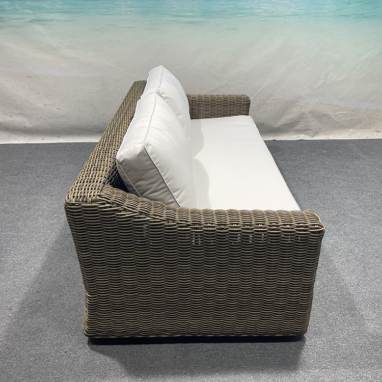 Góc nhìn ngang sofa đôi sân vườn, chất liệu nhựa giả mây, nệm dày êm ái