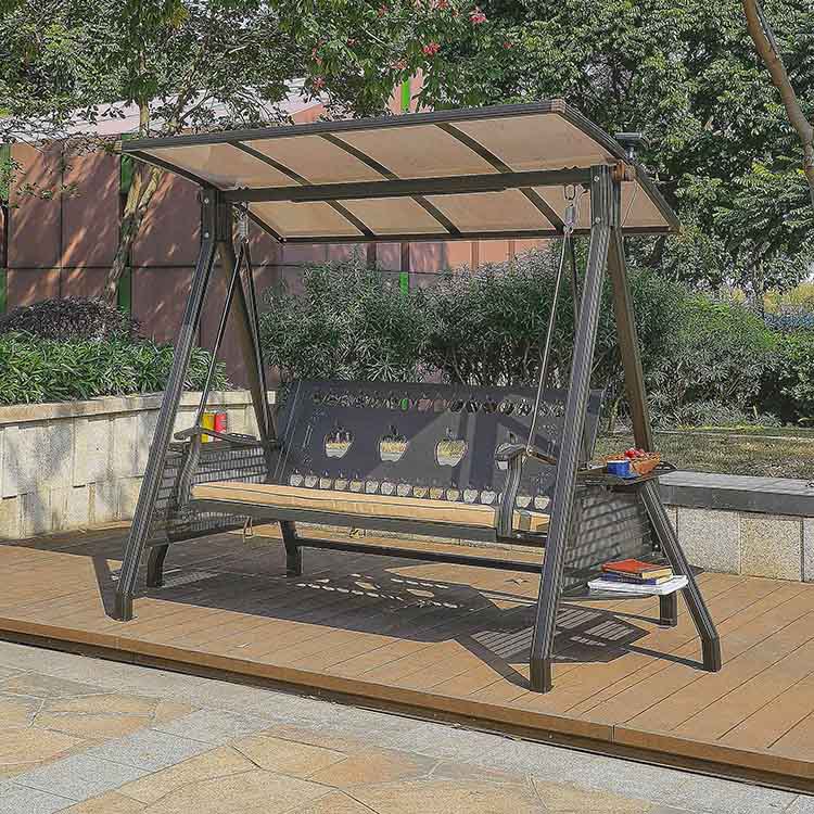 Xích đu ngoài trời 3 chỗ, tựa lưng hoa văn, mái che, đặt ở sân vườn