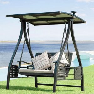 Xích đu ngoài trời 3 chỗ, khung sắt đen, mái che kính, nệm kem, gối caro, view biển