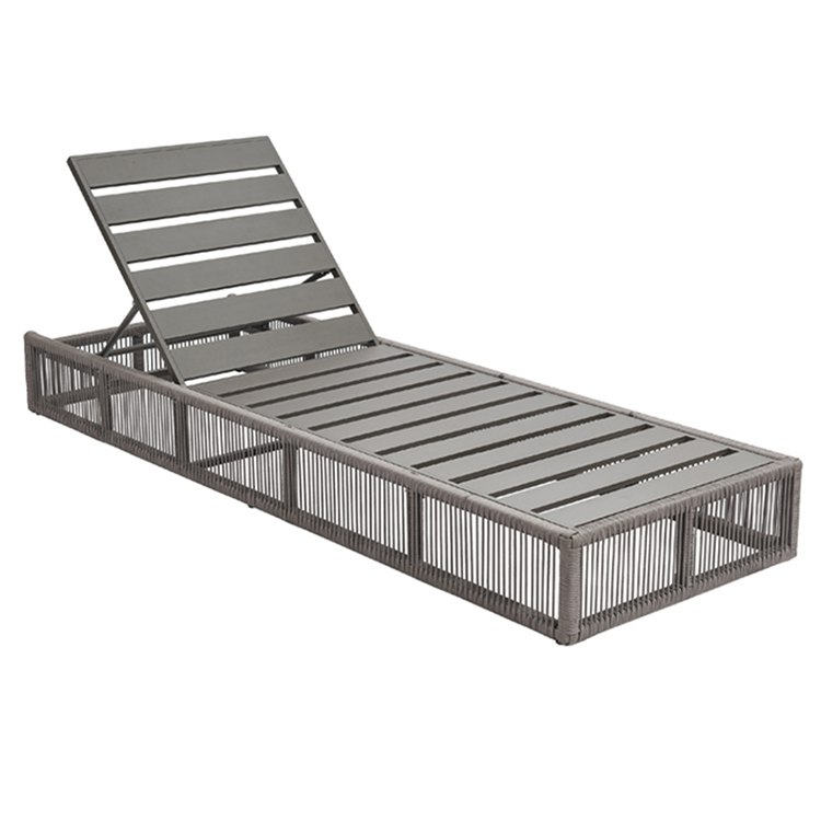 Ghế tắm nắng ngoài trời khi tháo nệm, lộ khung nhôm đan dây chắc chắn