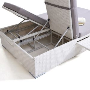 Cận cảnh khung nhôm và mây nhựa của giường tắm nắng đôi ngoài trời