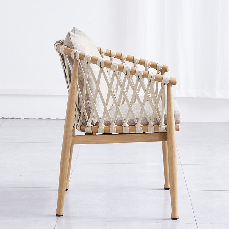 Góc nhìn ngang ghế sân vườn dây rope, nệm dày êm ái
