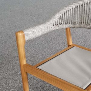 Chi tiết góc khung gỗ và dây rope của ghế ngoài trời