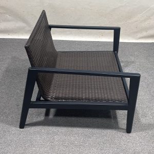 Góc nhìn trên ghế đơn ngoài trời hiện đại, khung nhôm đen