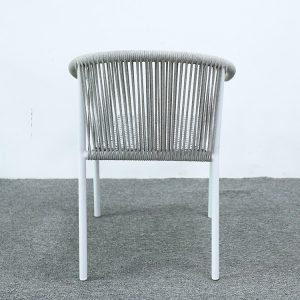 Ghế sân vườn dây rope nhìn từ phía sau lưng