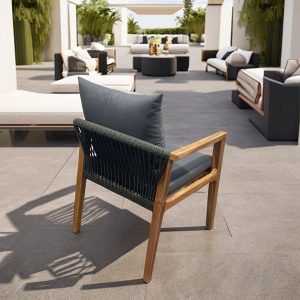 Ghế ngoài trời tựa dây rope, khung gỗ teak, nệm xám, chụp từ phía sau