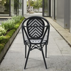 Ghế giả mây ngoài trời nhìn từ phía sau, họa tiết zigzag sang trọng