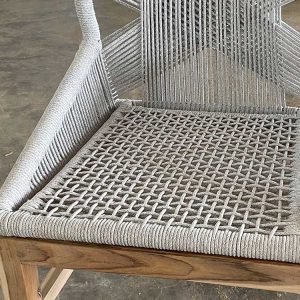 Cận cảnh mặt ngồi ghế ăn ngoài trời đan dây rope xám tinh xảo