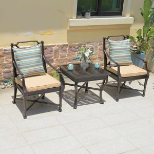Bộ bàn vuông nhỏ 2 ghế nhôm đúc, nệm kem, gối sọc cho ban công