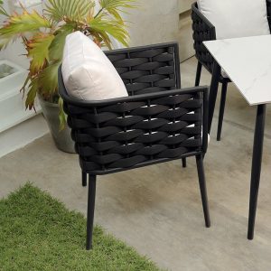 Cận cảnh ghế dây rope đan bản lớn, nệm tựa lưng êm ái