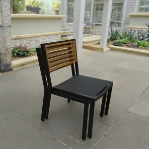 Ghế sân vườn khung nhôm tựa lưng gỗ, mặt ghế lưới textilene, thiết kế chắc chắn