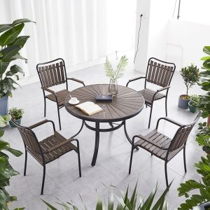 Bộ bàn ghế sân vườn 4 ghế lưng nan dọc, khung sắt, mặt bàn nhựa giả gỗ chống nước
