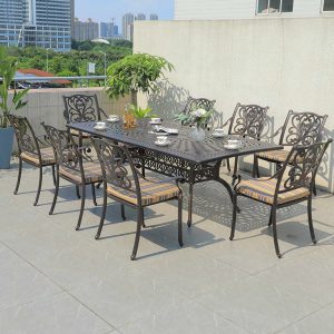 Bộ bàn ghế nhôm đúc ngoài trời 8 ghế, lưng ghế hoa văn uốn lượn, nệm sọc vàng nâu