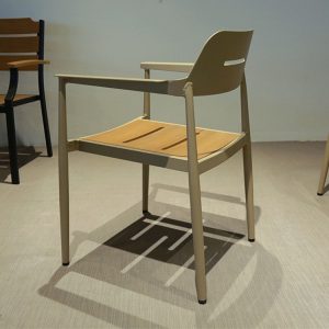 Ghế ăn ngoài trời khung nhôm phối gỗ, kiểu dáng hiện đại, dễ vệ sinh