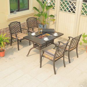 Bộ bàn ghế sân vườn 4 ghế nhôm đúc lưng caro, bàn nướng BBQ, nệm sọc vàng xanh